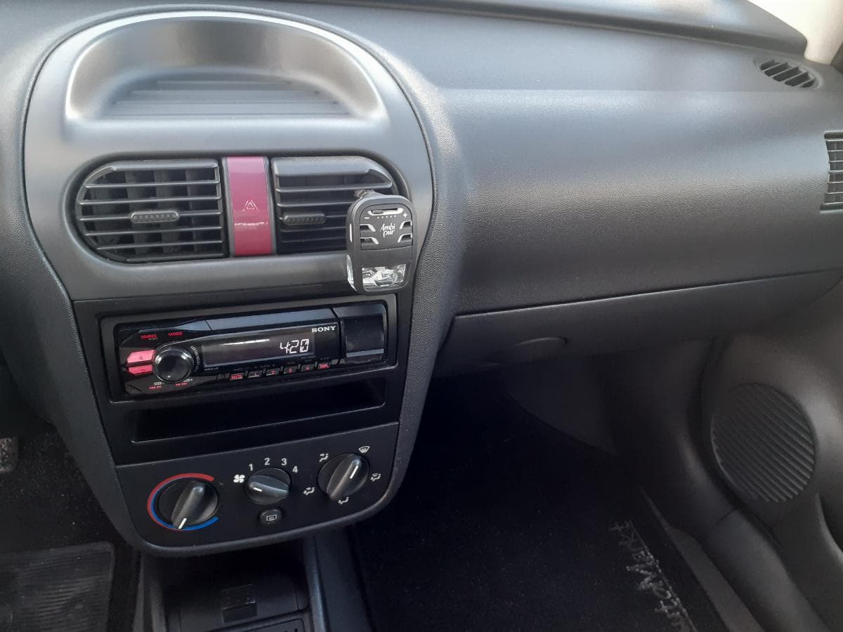 Opel Corsa 1.7 DI · Ano 2002 — imagem 16