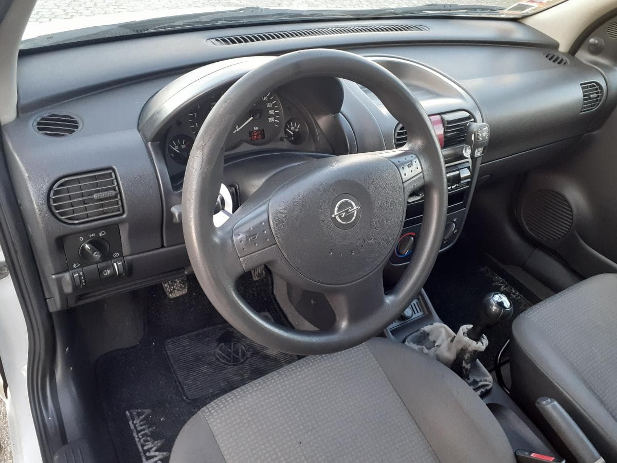 Opel Corsa 1.7 DI · Ano 2002 — imagem 12