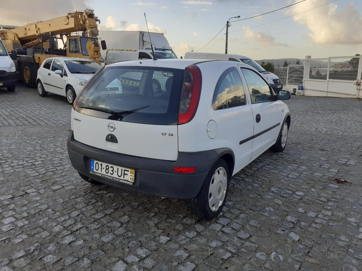 Opel Corsa 1.7 DI · Ano 2002 — imagem 4