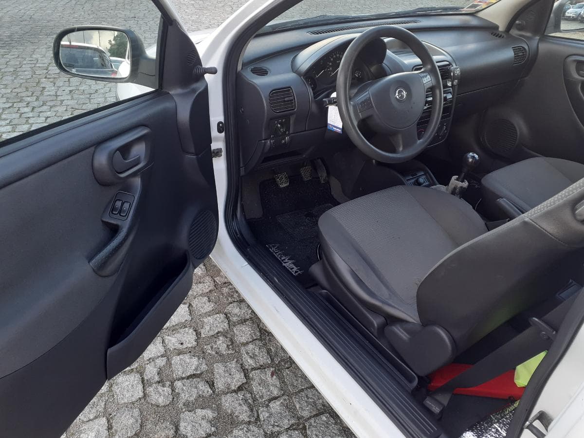 Opel Corsa 1.7 DI · Ano 2002 — imagem 11