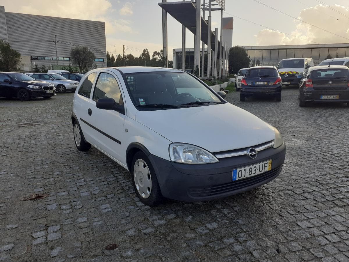 Opel Corsa 1.7 DI · Ano 2002 — imagem 1