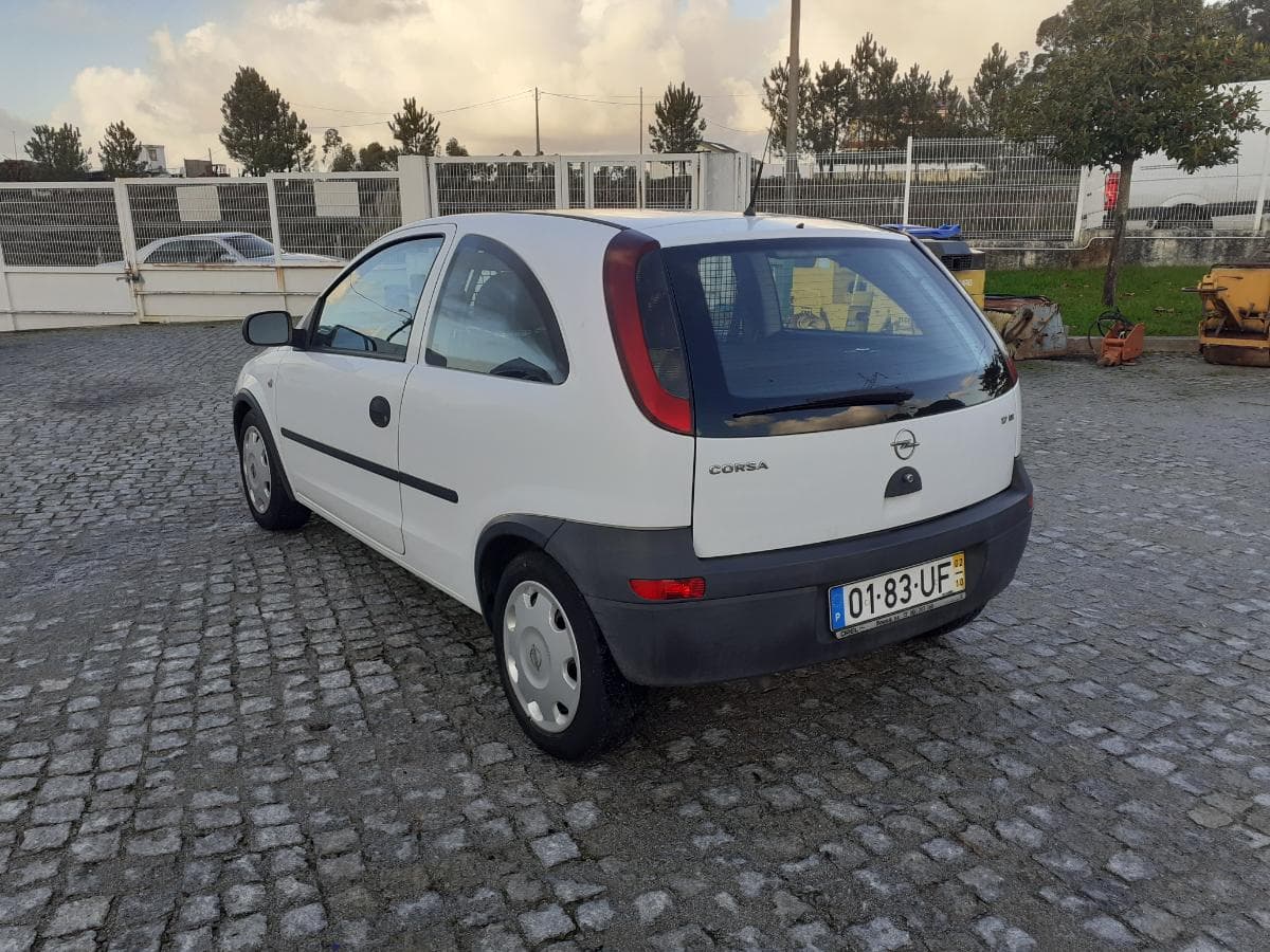 Opel Corsa 1.7 DI · Ano 2002 — imagem 6