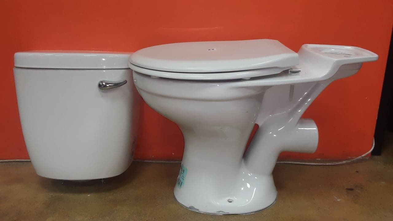 Louça sanitária ·