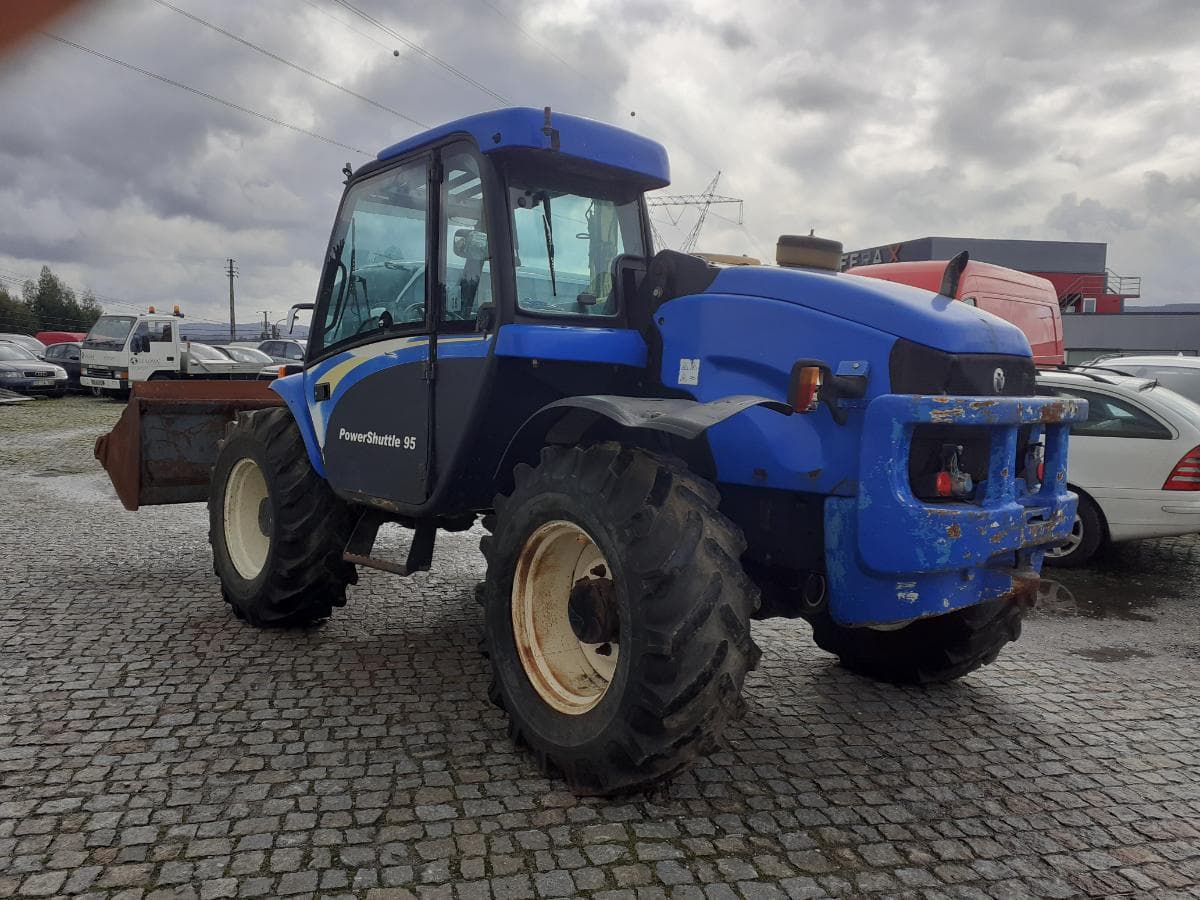 Telescópico New Holland LM 435 · Ano 2005 — imagem 1