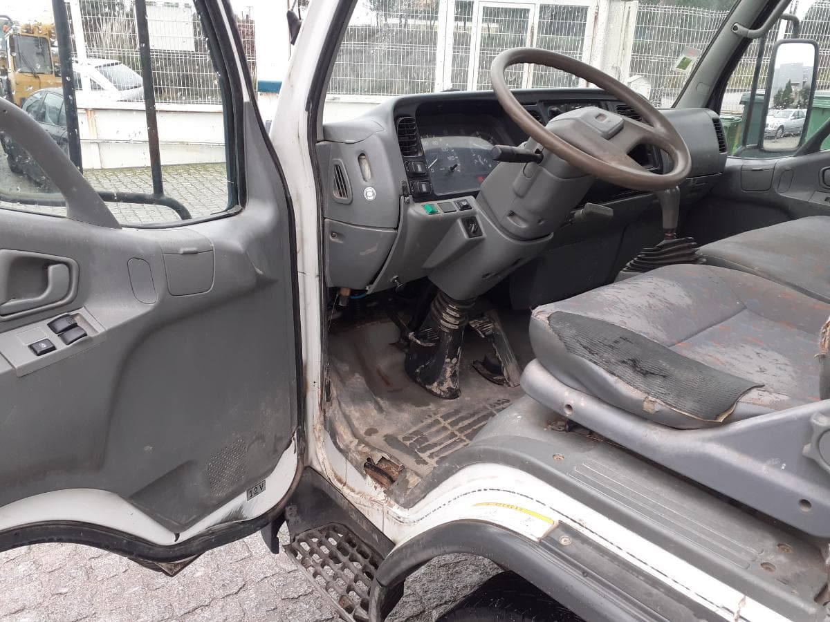 Mitsubishi Canter Tribasculante · Ano 2003 — imagen 9