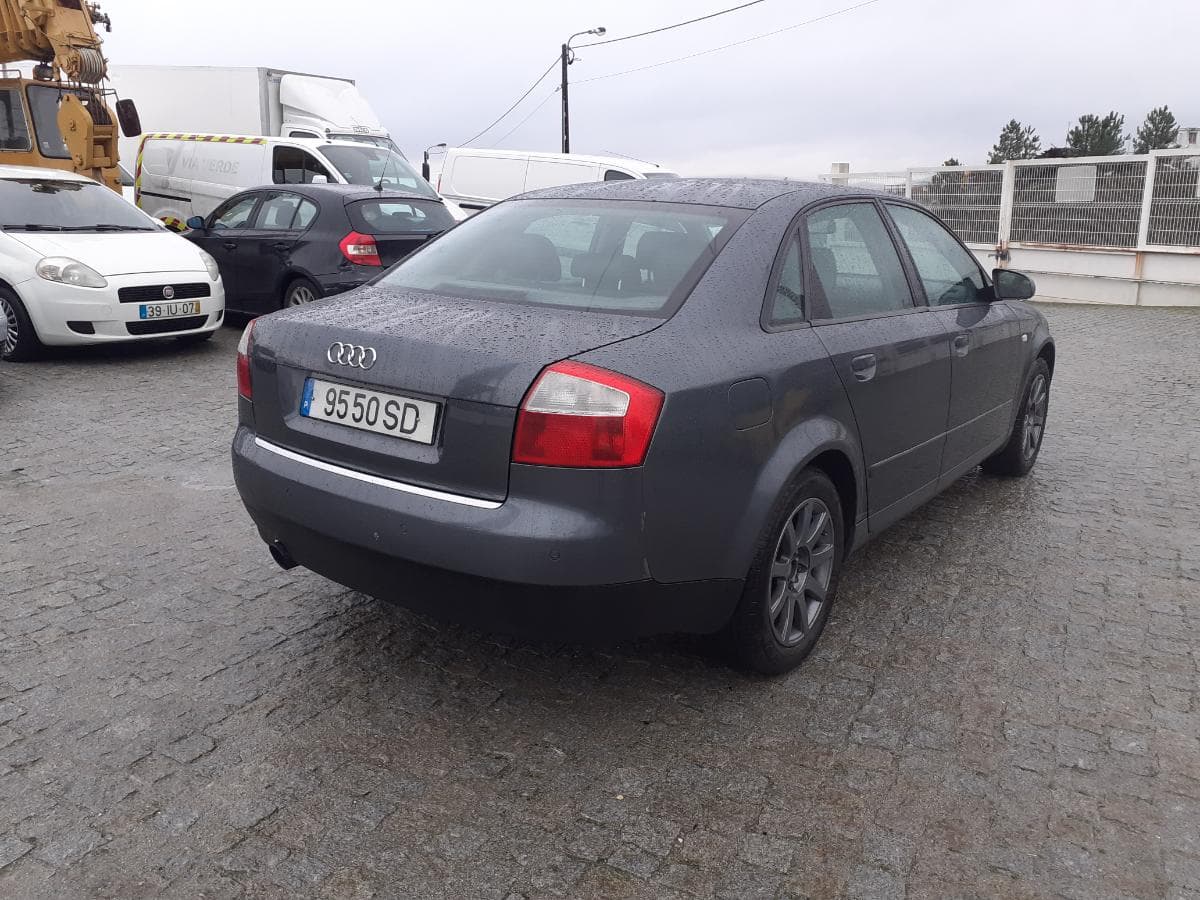 Audi A4 Sedan 1.9 TDI - Ano 2001 — imagem 4
