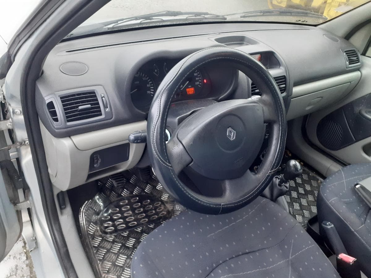 Renault Clio 1.2 - Ano 2001 — image 9