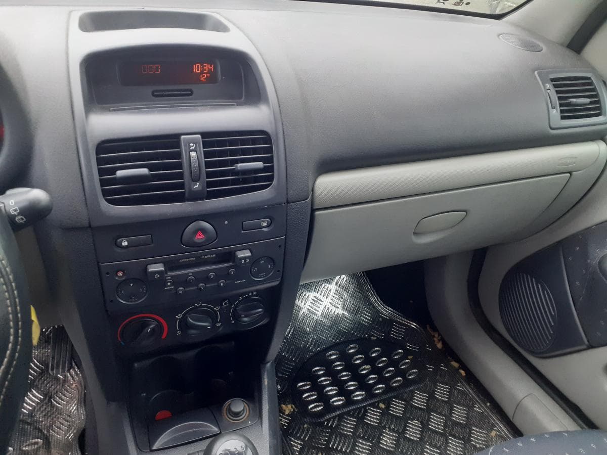Renault Clio 1.2 - Ano 2001 — image 10