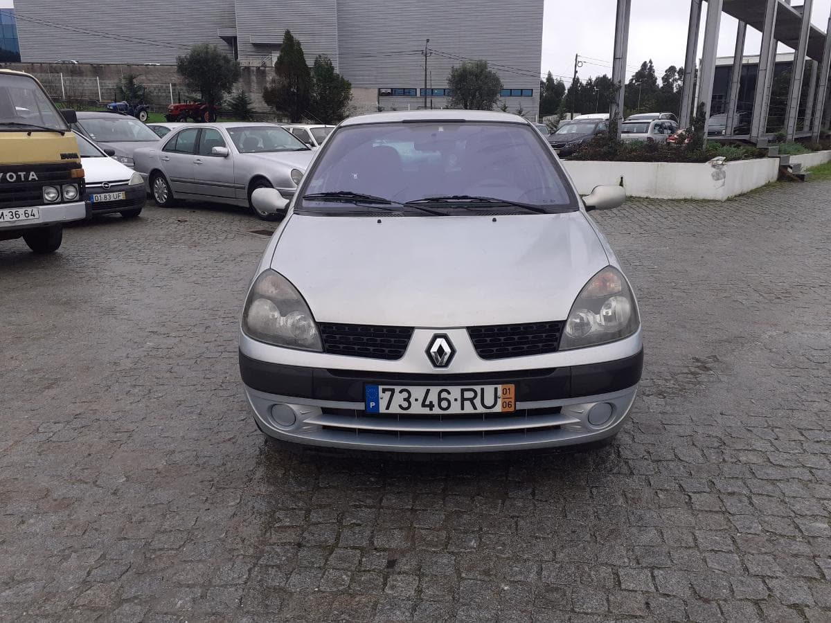 Renault Clio 1.2 - Ano 2001 — image 2