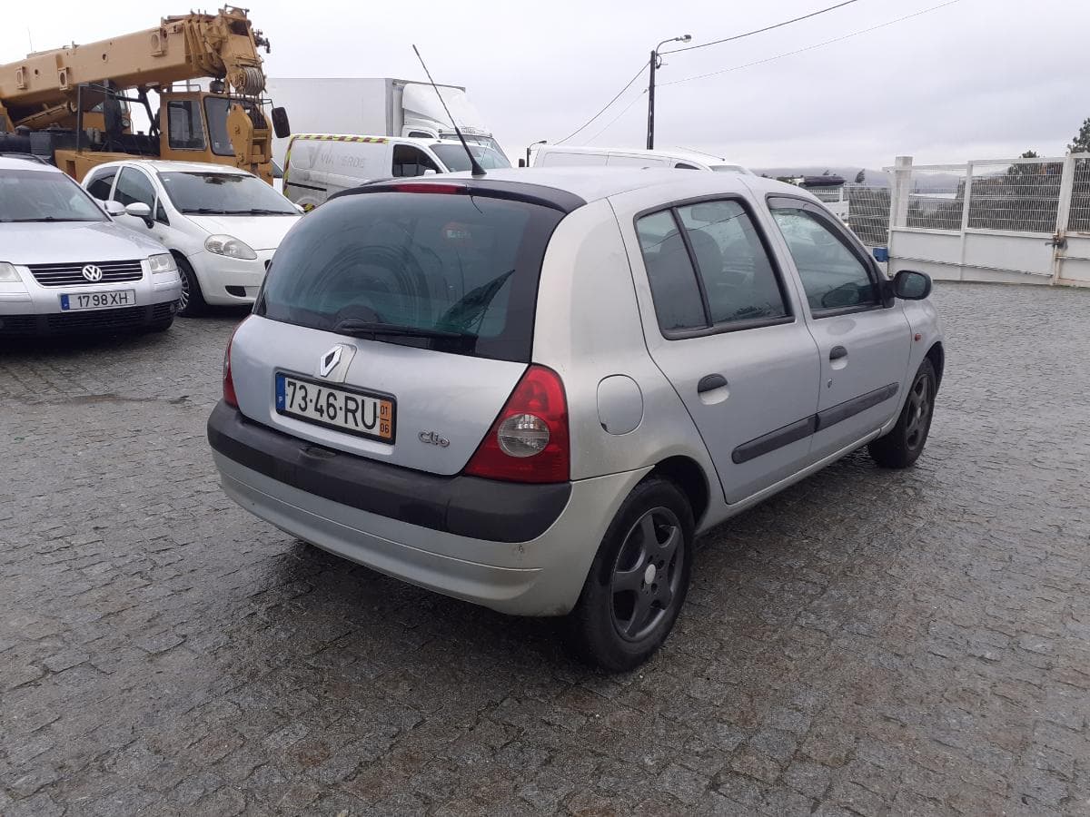 Renault Clio 1.2 - Ano 2001 — image 4