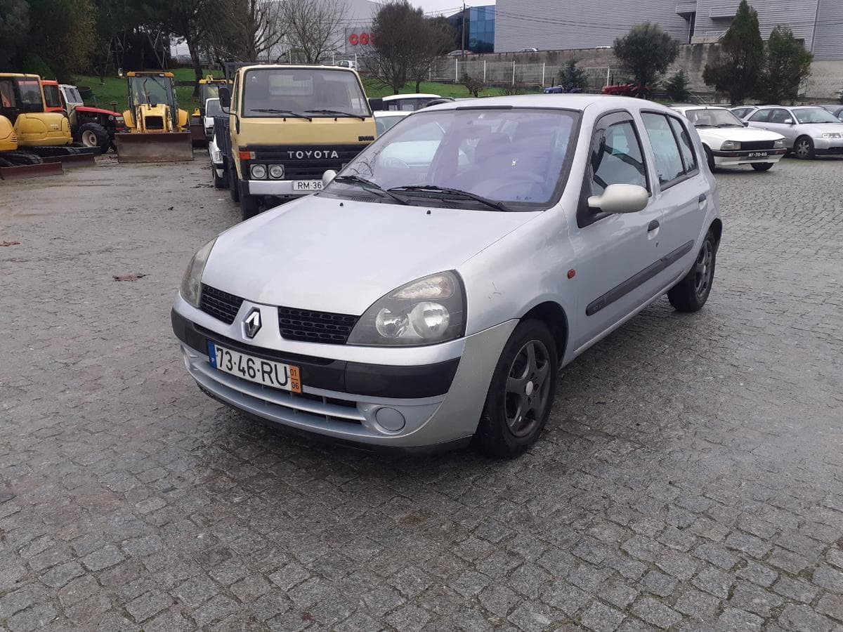 Renault Clio 1.2 - Ano 2001 — image 3