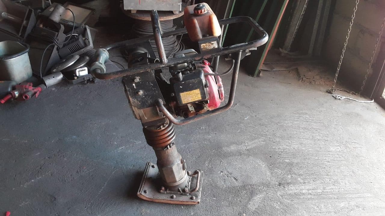 Compactadora Honda GX100 · — imagem 3