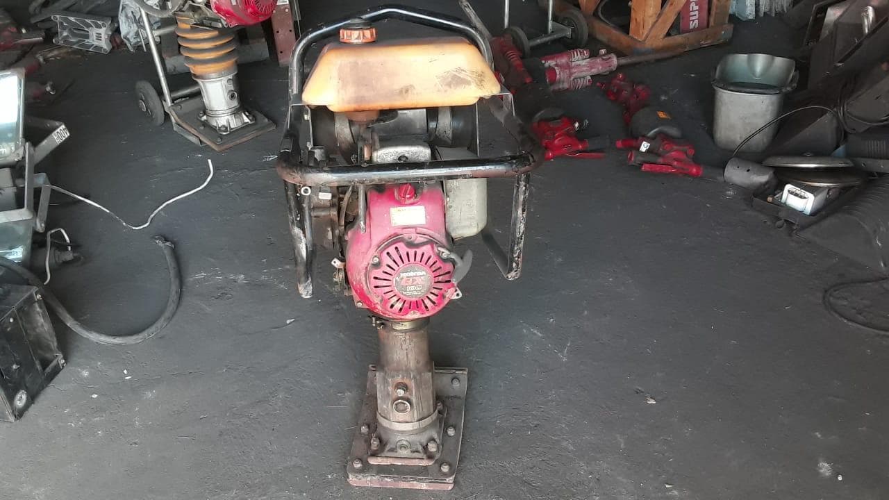Compactadora Honda GX100 ·