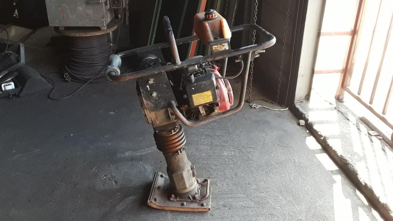 Compactadora Honda GX100 · — imagem 2