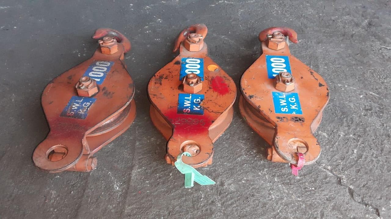 Guinchos + Guinchos + Guinchos + Guinchos + Guinchos + Guinchos + Tubos  plásticos  · — imagem 2