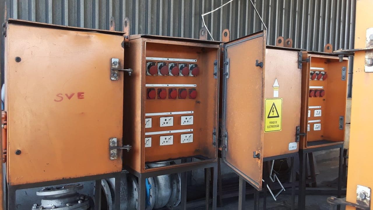 Quadros eléctricos ·