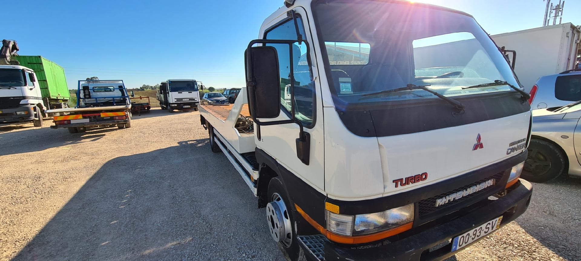Reboque Mitsubishi Canter — imagen 2