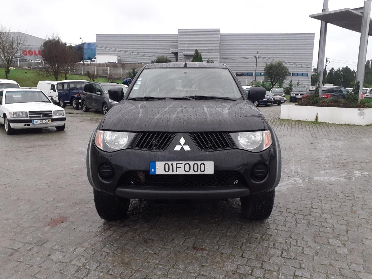 Mitsubishi L 200 4x2 · Ano 2008 — imagem 2