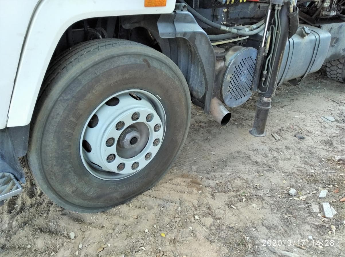 Camião Volvo FL10 1992 com Grua — imagem 12