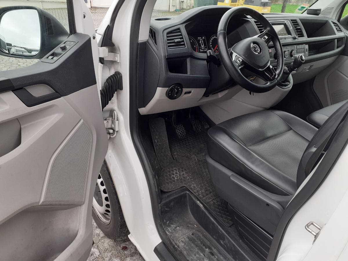 Volkswagen Transporter 2.0 TDI · 3 Lugares · Ano 2019 — imagen 12