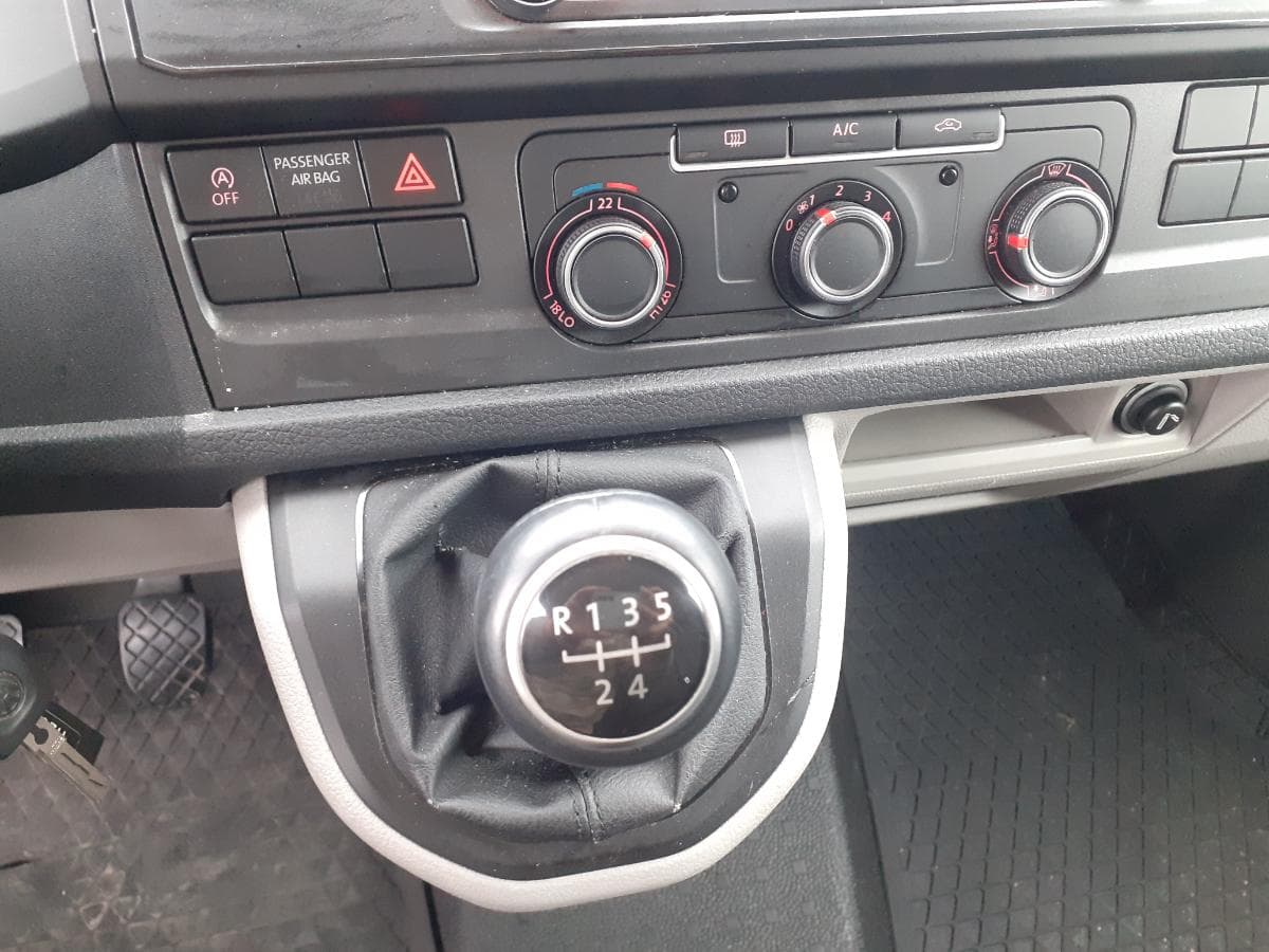 Volkswagen Transporter 2.0 TDI · 3 Lugares · Ano 2019 — imagen 22