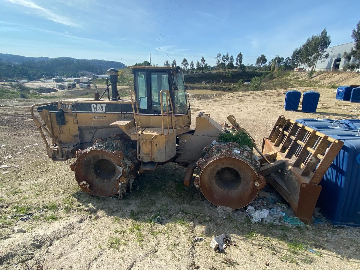 Compactador CATERPILLER · Coimbra — imagem 2
