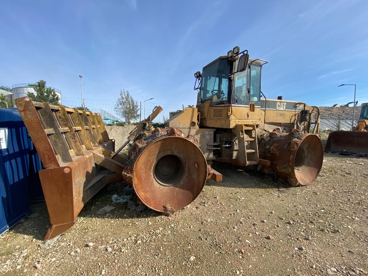 Compactador CATERPILLER · Coimbra — imagem 3