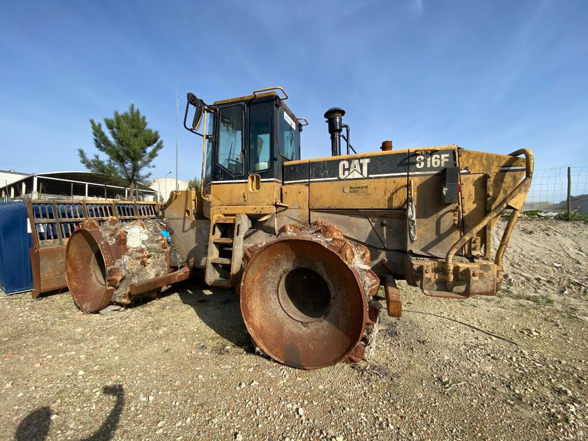 Compactador CATERPILLER · Coimbra — imagem 6