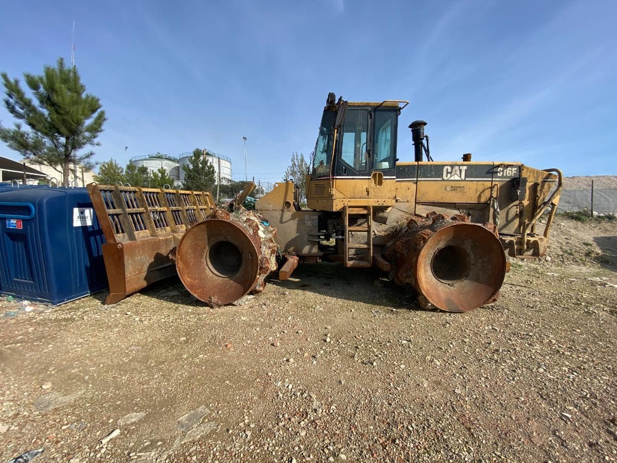 Compactador CATERPILLER · Coimbra — imagem 7