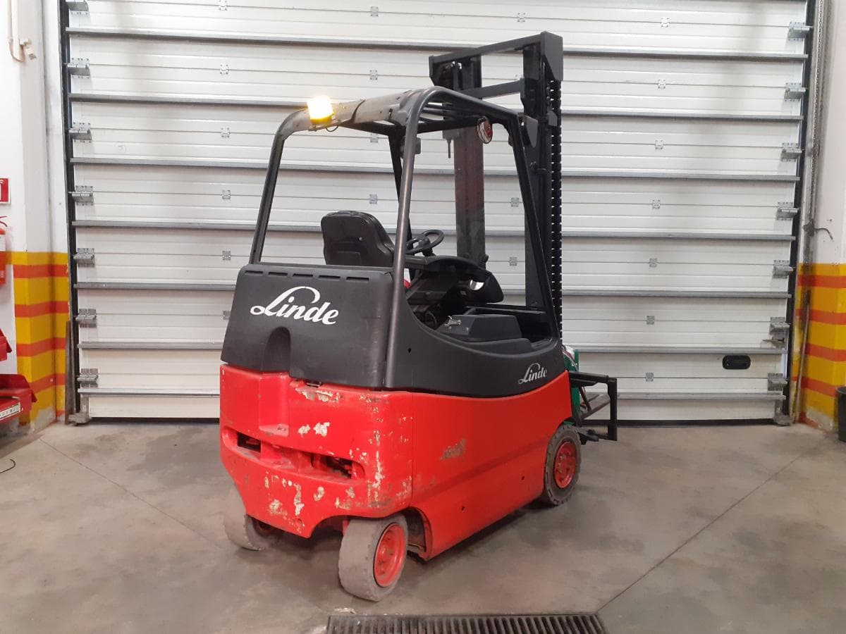 Empilhador Linde E20 · Elétrico · Ano 2007 — imagem 4