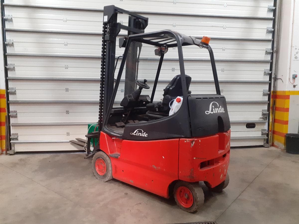 Empilhador Linde E20 · Elétrico · Ano 2007 — imagem 3