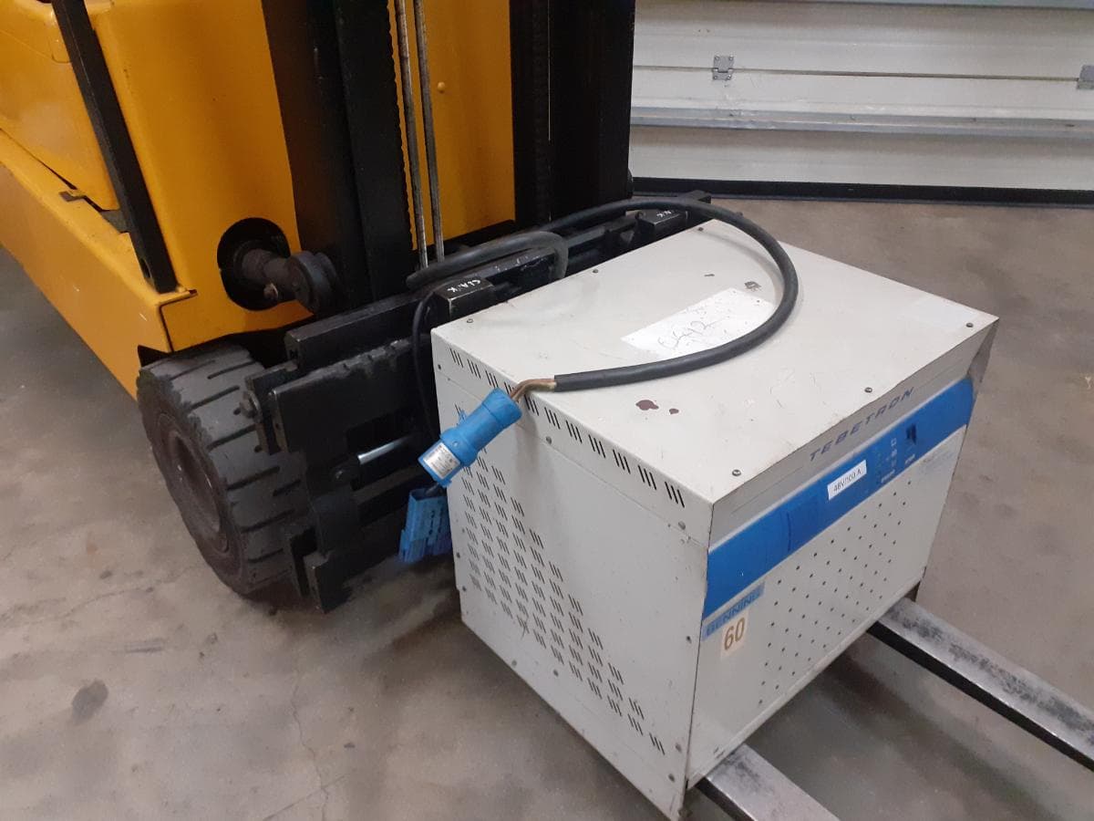 Empilhador Clark · Elétrico · 1500kg — imagem 5