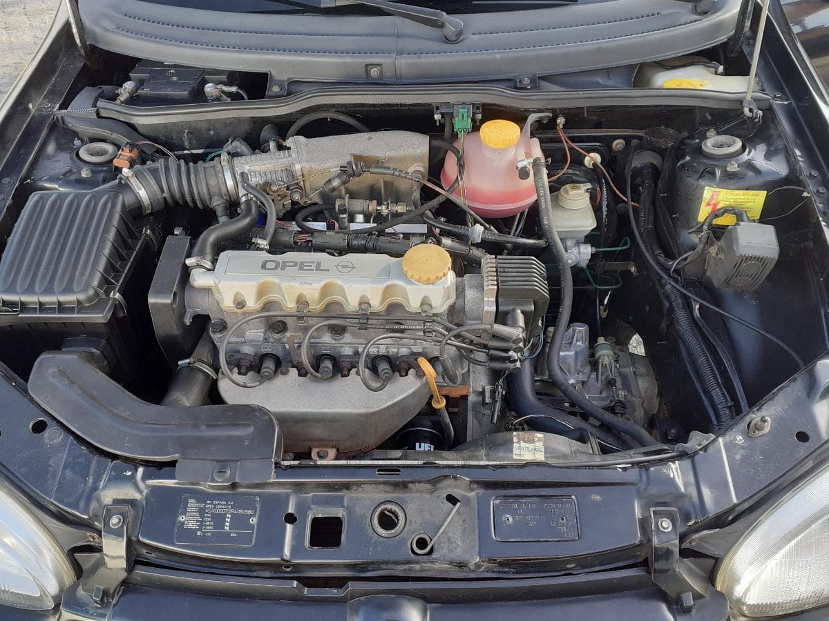 Opel Corsa 1.4 SI · Ano 1994 — imagem 8