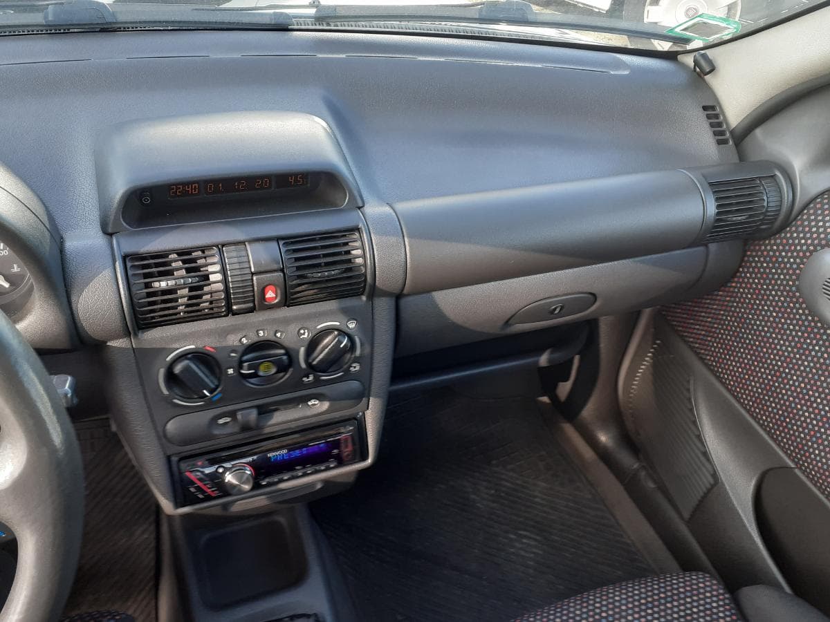 Opel Corsa 1.4 SI · Ano 1994 — imagem 16