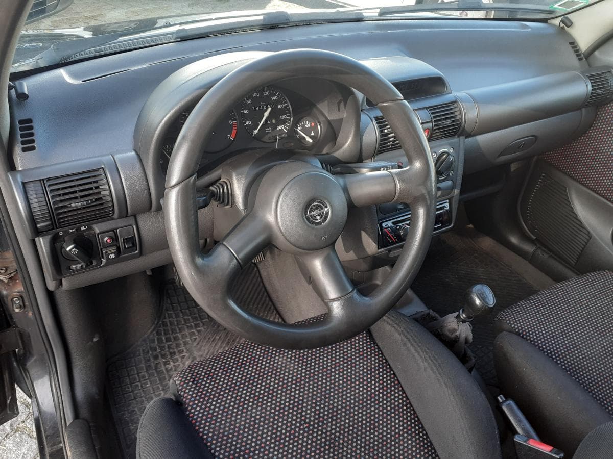 Opel Corsa 1.4 SI · Ano 1994 — imagem 17
