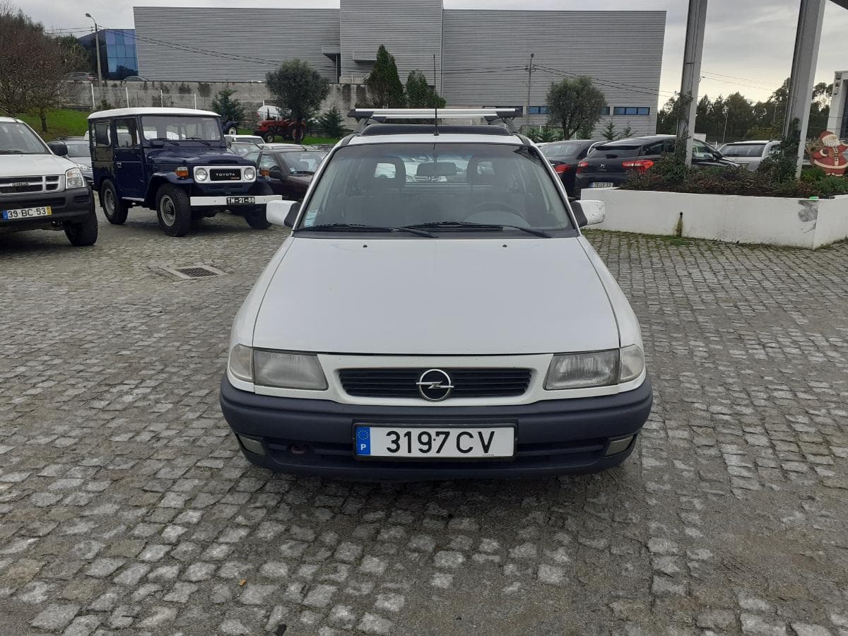 Opel Astra F 1.4 Si · Ano 1993 — imagen 2
