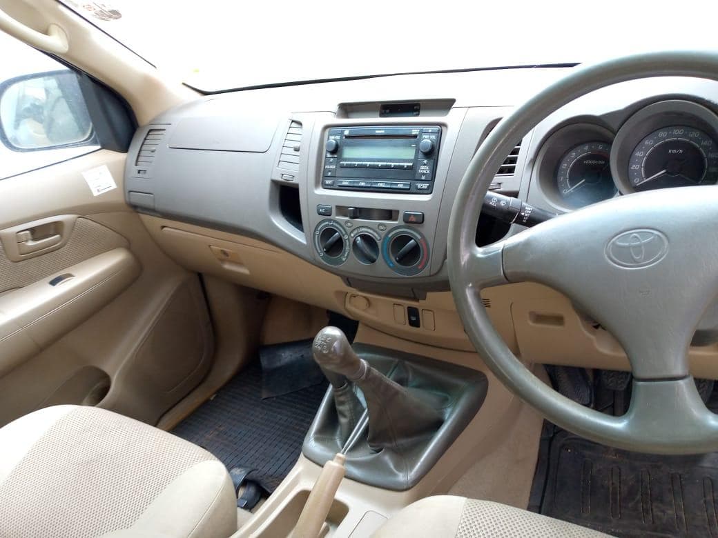 TOYOTA HILUX D4D · — imagem 13