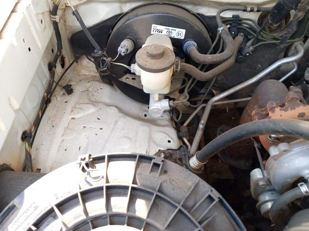 TOYOTA HILUX D4D · — imagem 10