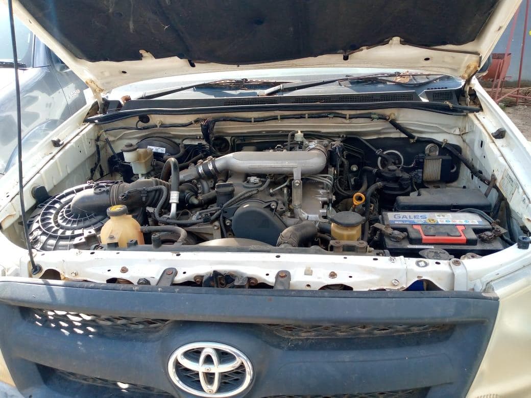 TOYOTA HILUX D4D · — imagem 14