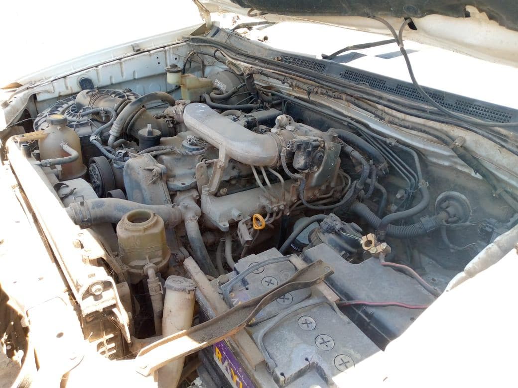 TOYOTA HILUX D4D · — imagem 6