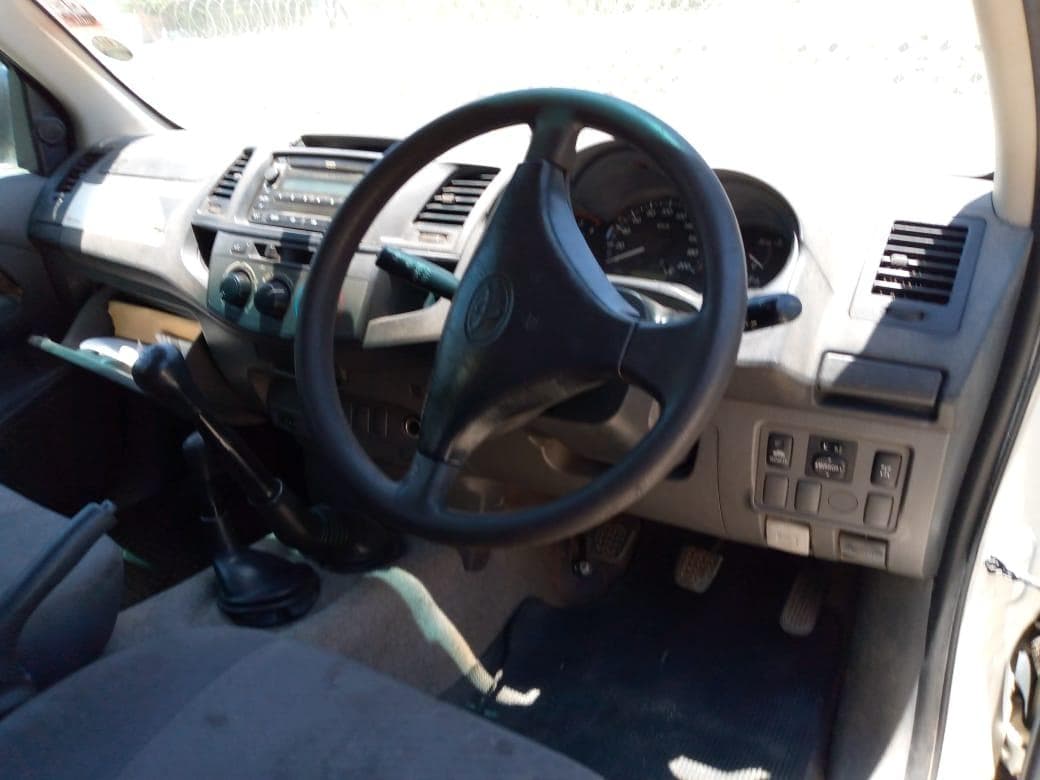 TOYOTA HILUX · — image 10