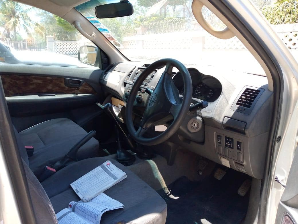 TOYOTA HILUX · — image 14