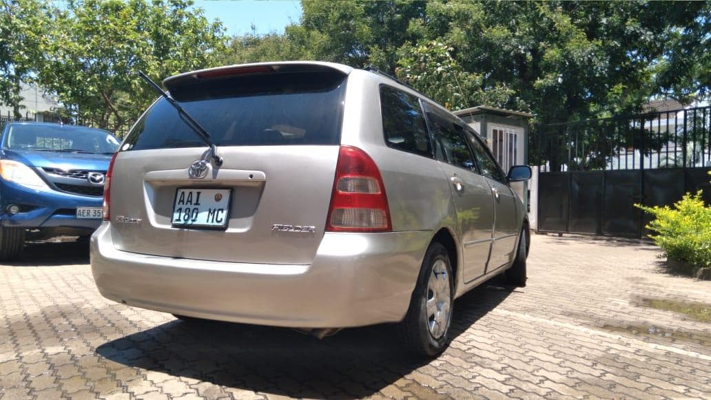 Toyota Fielder · — image 9