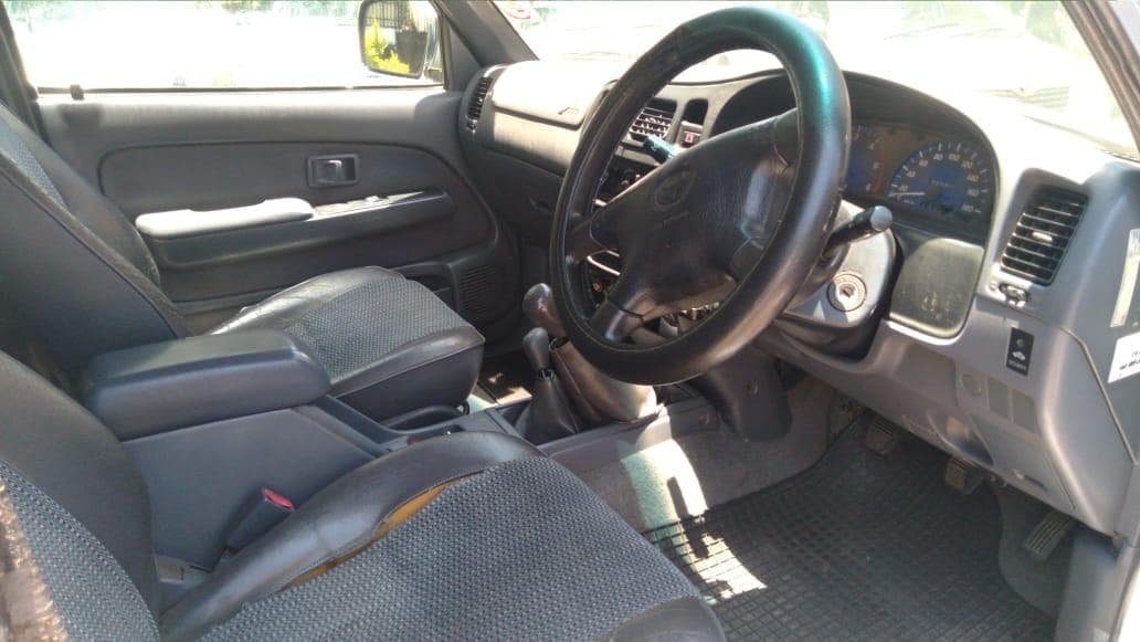 Toyota Hilux · — image 2
