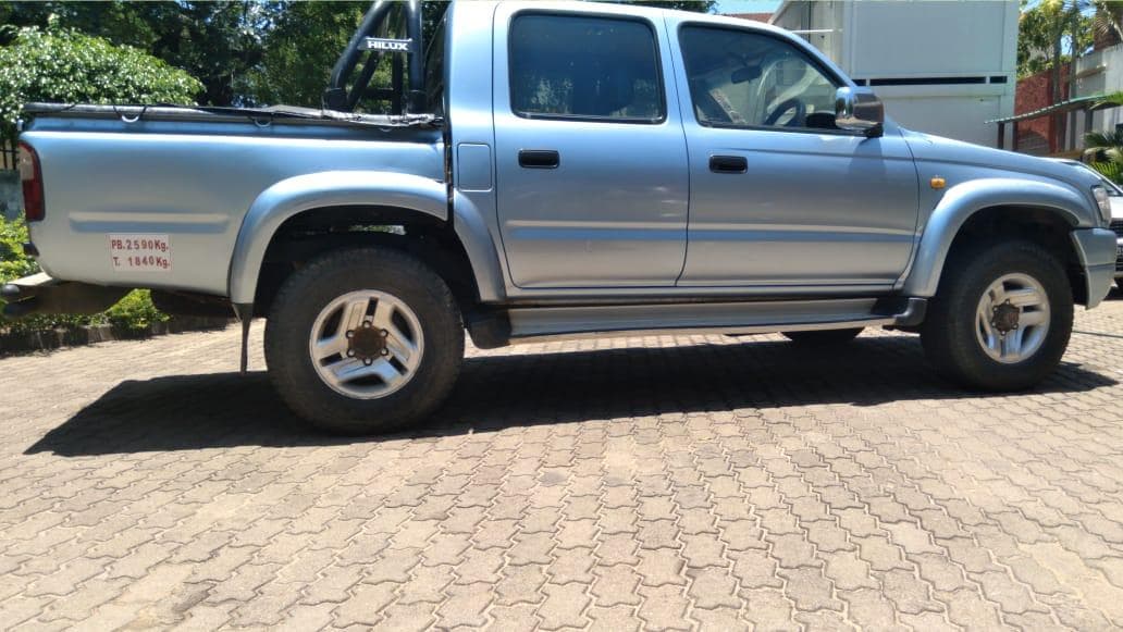 Toyota Hilux · — image 10