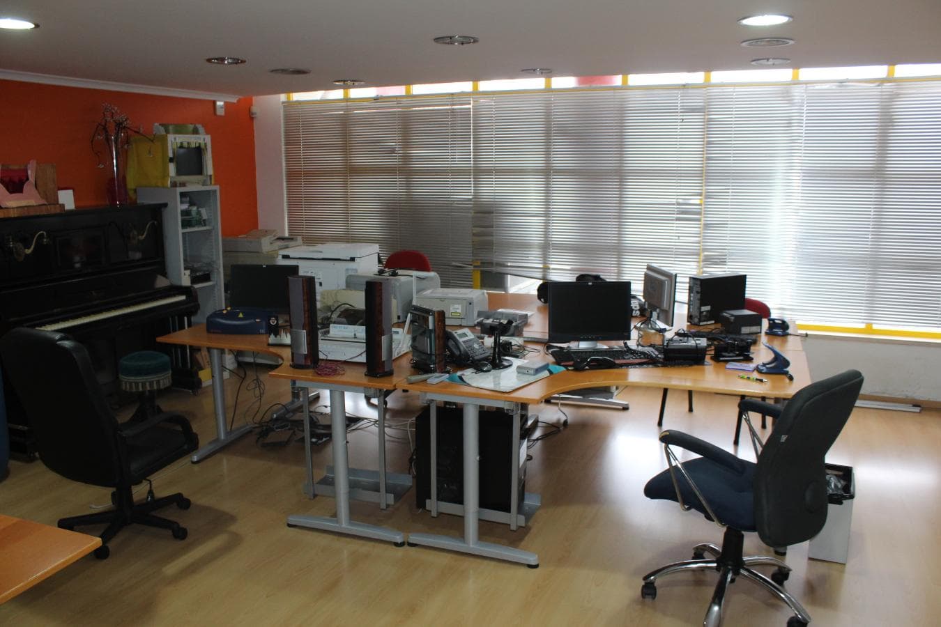 Equipamento de Escritório e Diverso — imagem 28