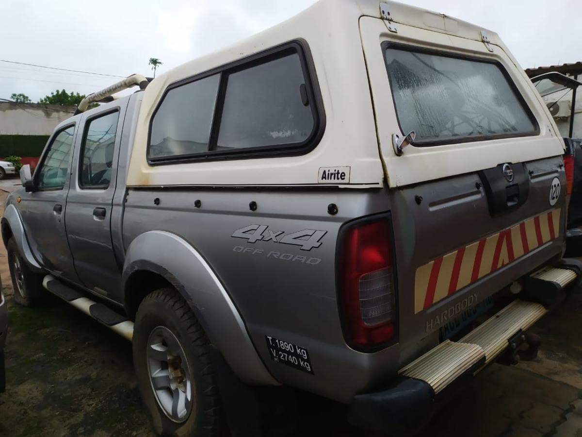 Nissan Hardbody · — imagem 2