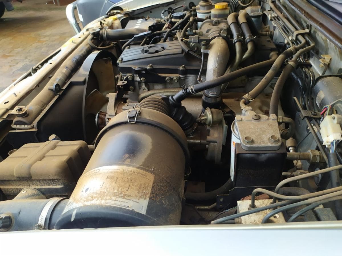 Nissan Hardbody · — imagem 6