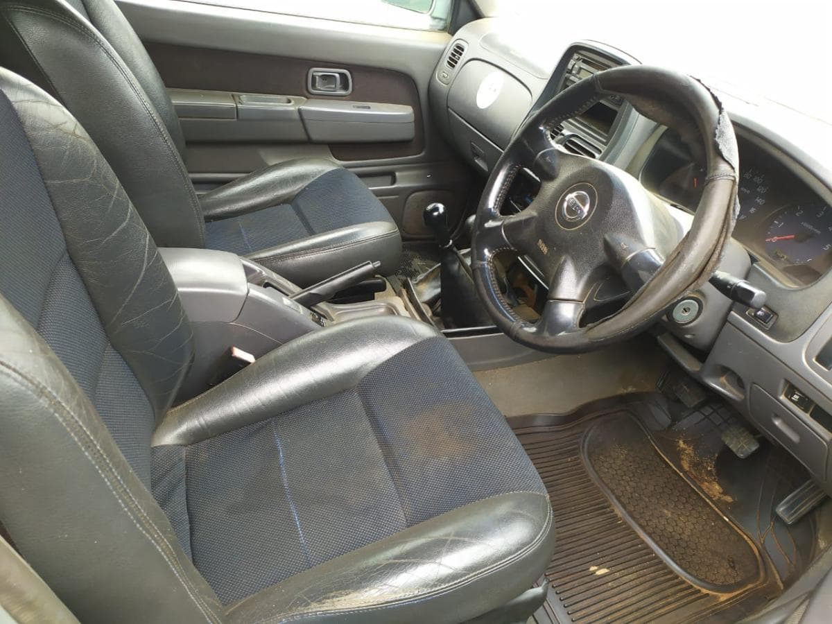 Nissan Hardbody · — imagem 8