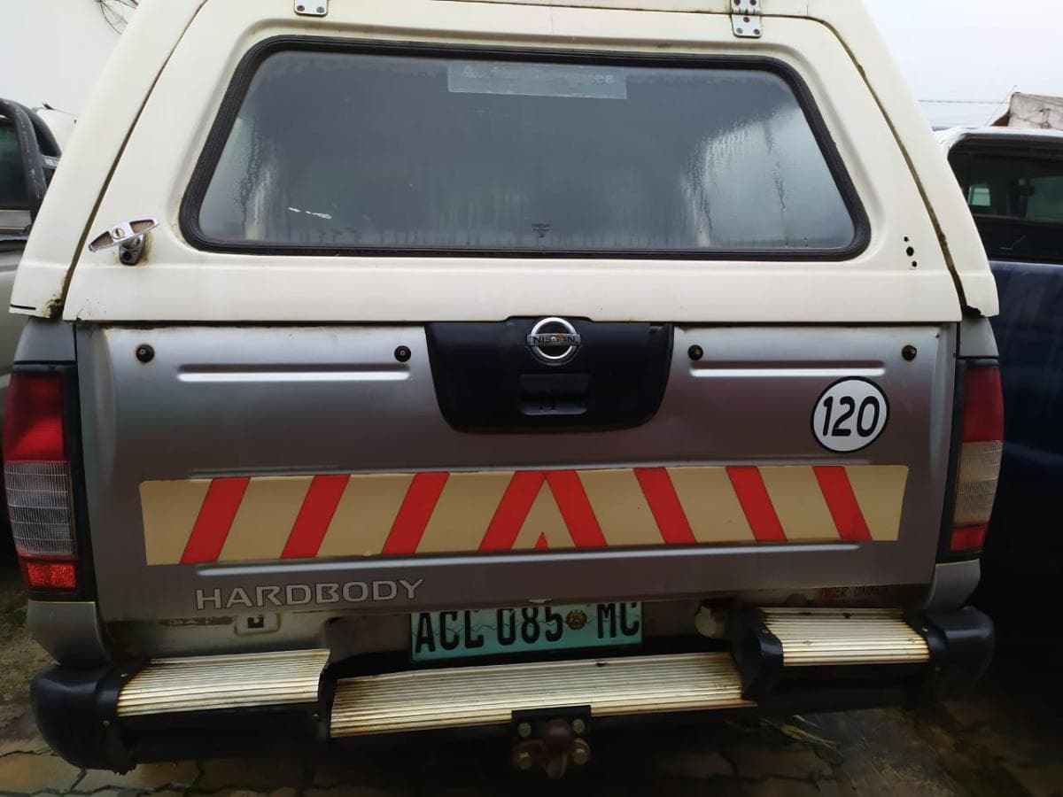 Nissan Hardbody · — imagem 10